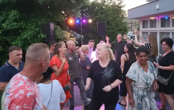 Dj huren feestje thuis