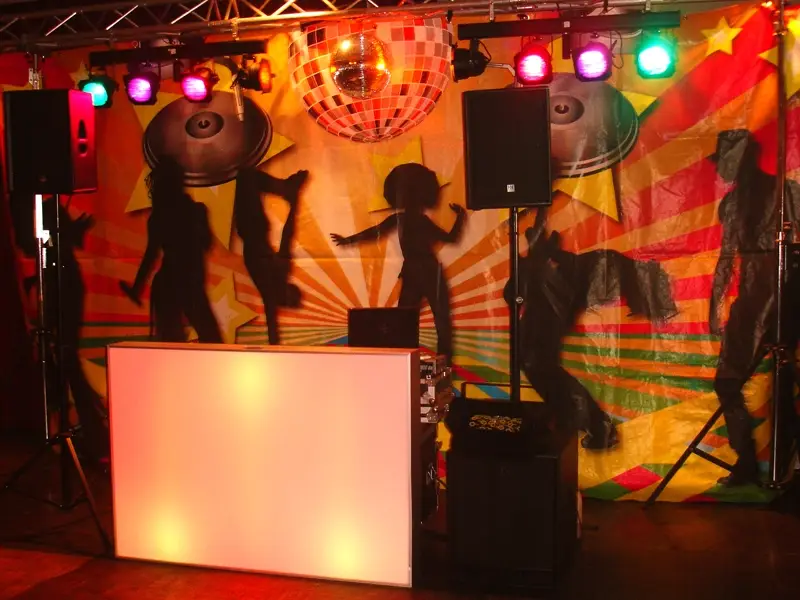 Jaren 70-80-90 themafeest show