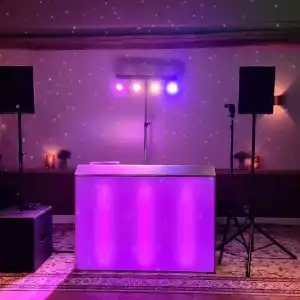 Intieme bruiloft dj show